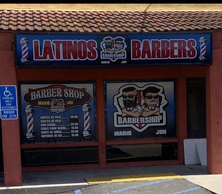 Los esperamos los mejores cortes de navaja y delineado con pintura