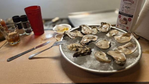1/2 doz wild and 1/2 farm raised oysters at the oyster bar