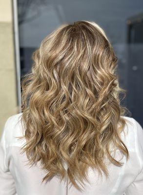 Lucia Larsen - Salon De Lucia