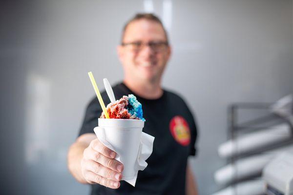 Medium half Blue Coconut and half Tigers Blood with sweetens condensed milk as the topping! Yummy :)