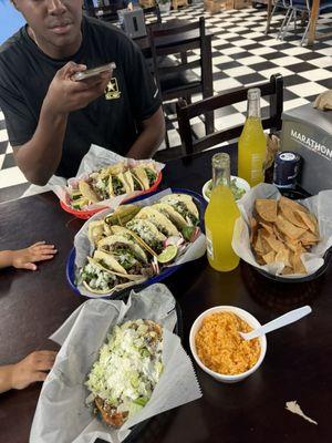 tacos rice sopes chips n guacamole