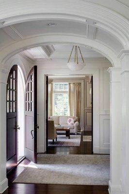 We're in love with the beautiful woodwork in this entry way! Especially the arches!
What about you? #inglewood #losangeles
