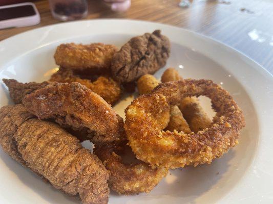 Supposed to be a sampler of cheese sticks, onion rings & chik tenders, but what we got was a sorry looking burnt and dry looking platter!