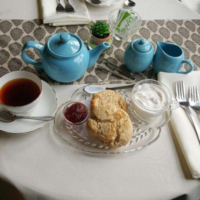 Tea with fresh made Devonshire cream & Lemon curd.