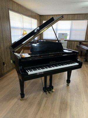 Samick Baby Grand Piano
One Owner
Looking for NEW Home