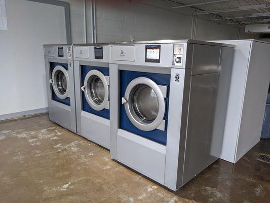 XL Laundry at West Berry Ave
