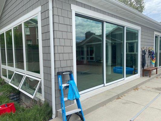 Dc diamond window cleaning