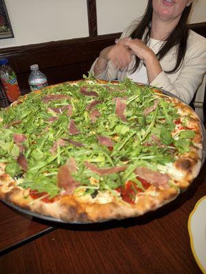Arugula prosciutto pizza