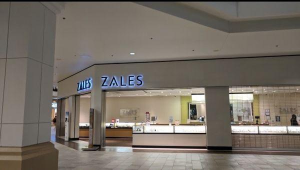 Zales jewelry store, Barton Creek Mall, Austin, TX