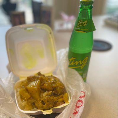 Mini curry chicken with rice & peas, cabbage and a Ting