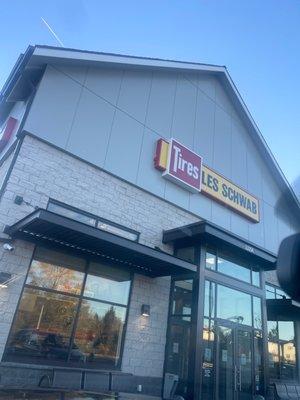 Les Schwab Tire Center