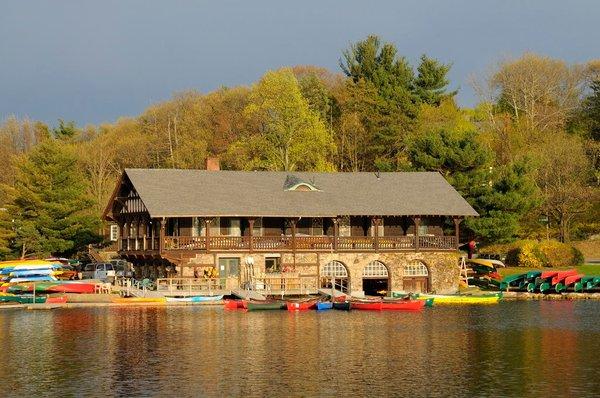 PADDLEBOSTON NEWTON: HISTORIC BOATHOUSE