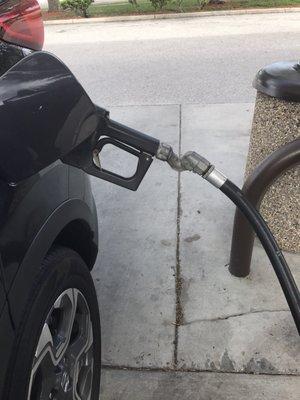 They have the handle that you don't have to hold to pump! It's not broken!