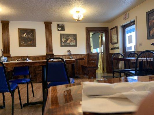 Dining room - 8 tables m, next to the bar