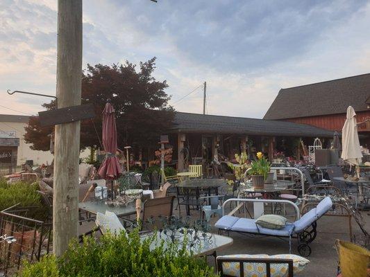 Linda's Drapery & Gifts