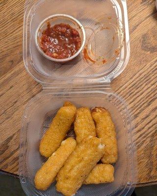 Mozzarella sticks with marinara