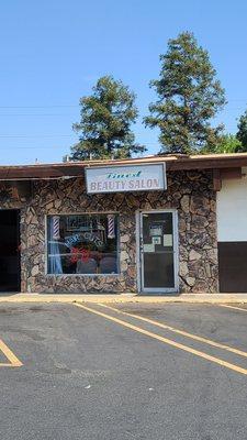 The front of the salon, ample parking space.