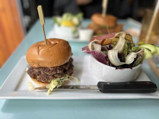 House Burger was one of the best Burgers I've had in a long time. Definitely gonna be back for this one.