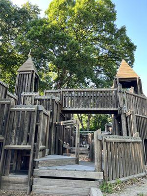 Freeman Lake, Varney Plaground