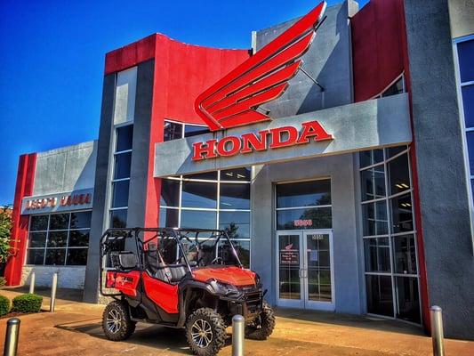 Front entrance at DeSoto Honda