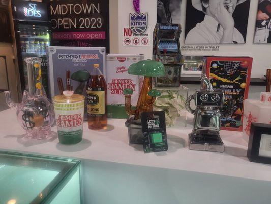 Various cute pipes and bongs.