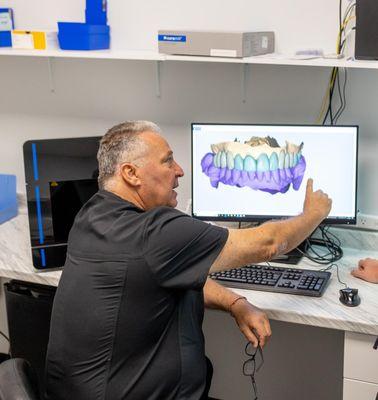 Leonid Klause
Owner & Lab Technician Dental Pearl - 40 years in dentistry