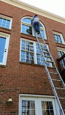 Affordable Window & Gutter Cleaning