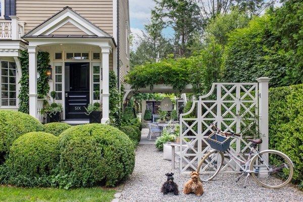 This is the impressive home and corporate headquarters of Mar Jennings.