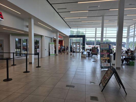 Food court includes Burger King, Panda Express, Auntie Ann and Starbucks (July '25)