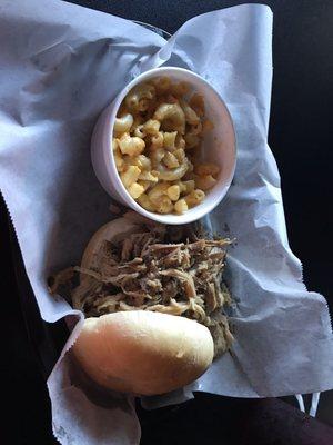 Pulled Pork Sandwich with Smoked Mac & Cheese