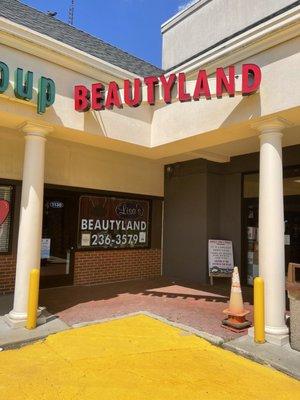 Lisa's  Beautyland