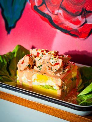 Causa rellena con ceviche de camarón