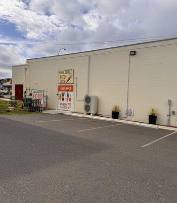 Lots of parking at the 24th Street entrances