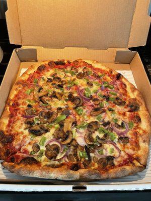 Pizza with cheese, mushrooms, green peppers and onions.