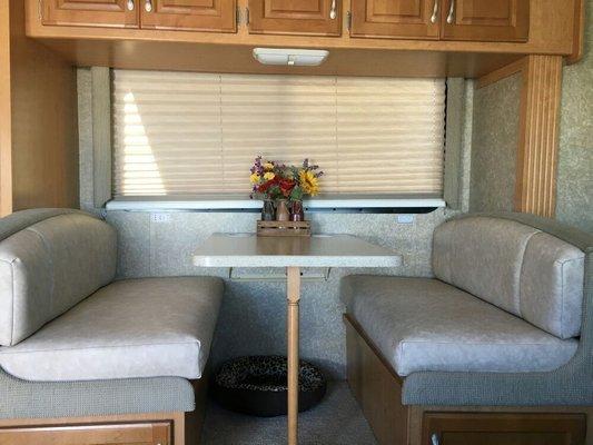 RV dinette