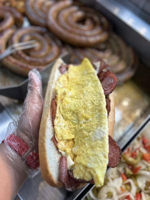 Este es un pork Roll egg cheese