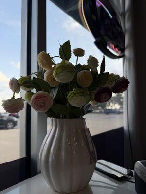 Beautiful decor adding a relaxing touch inside Da Vi Nails.