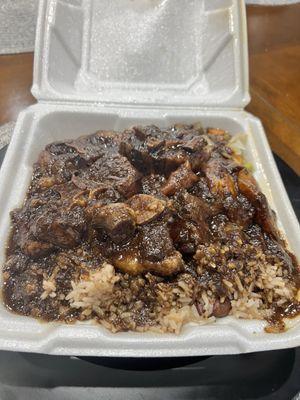 Large oxtail plate with rice & peas and cabbage