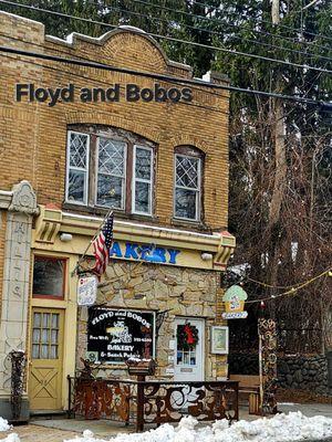 Floyd & Bobo's Bakery & Snack Palace