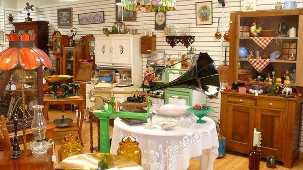 Royal Oaks Antiques & Collectibles