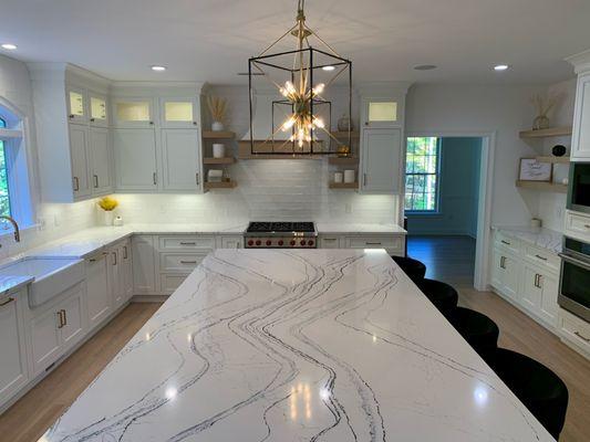 Custom Kitchen - Shiloh Cabinets - Beaded Inset
Painted Polar & Rift Cut White Oak Straw
Cambria Port Rush Quartz Countertops