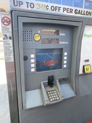 This not-so-helpful display remained upside-down the entire process of inserting our debit card and inputting our PIN number...