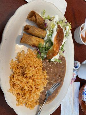 Flautas de pollo, rice, beans