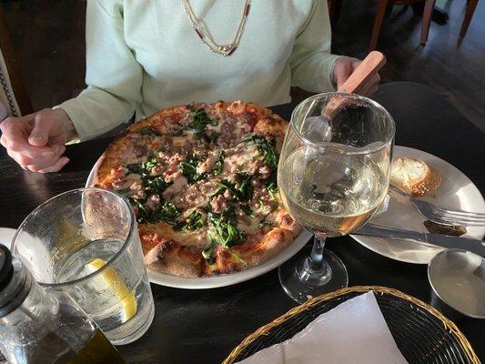 Spinach & sausage pizza