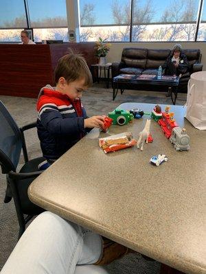 Awesome waiting area. They even have some toys stashed away for kids. I love this place!