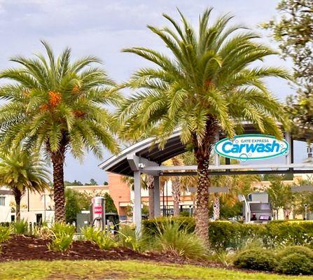 Oh I smell the rain coming in! One last stop to wash off the oppressive heat @ the neighborhood #GateExpressCarWash-Durbin Park