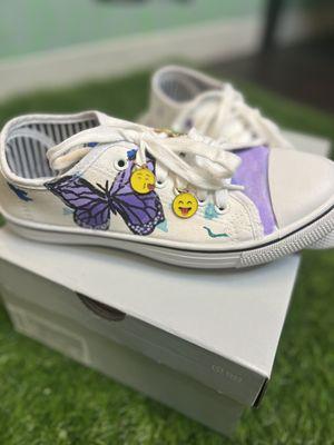 Butterfly canvas kicks