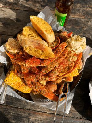 Incredible seafood! Definetly worth the hype and reasonable prices! They don't skimp on flavor either!