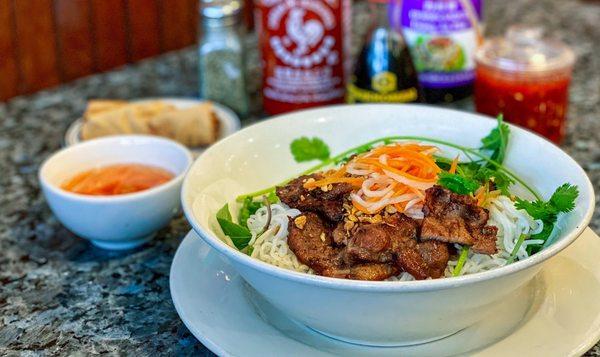 44. Bun Thit Nuong / Spring Roll
