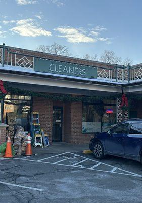 Hollin Hall Dry Cleaners